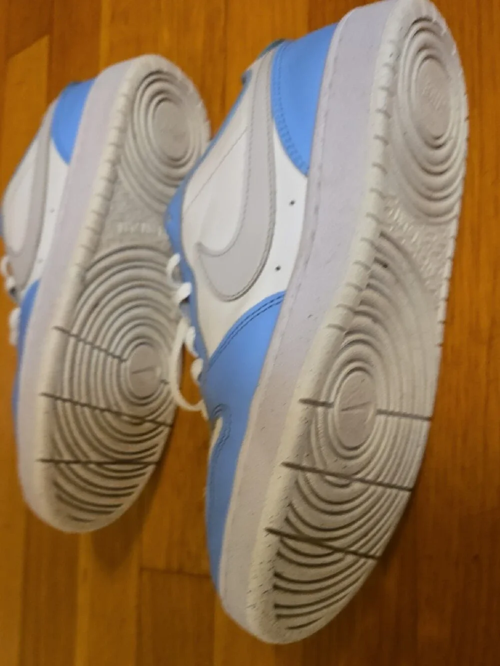Nike Kids Youth Low-Top Sneakers in White and Light Blue